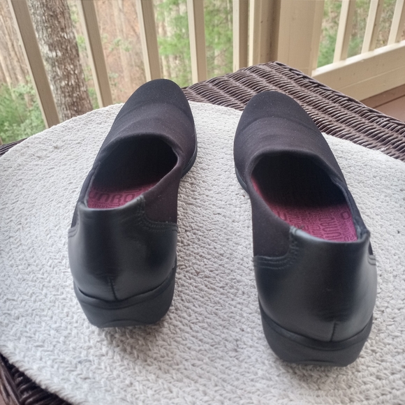 Munro "Traveler" Loafers - Picture 7 of 15